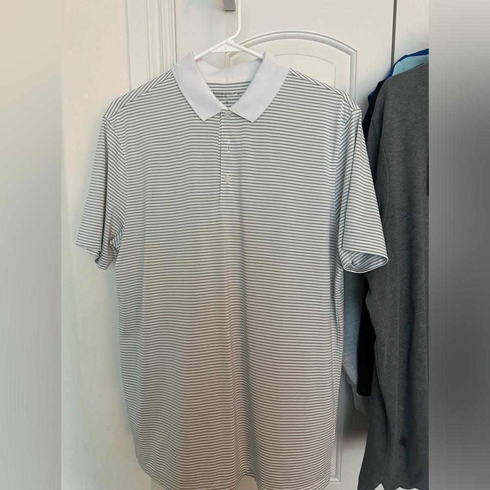 Nike men’s dri-fit golf shirt. Excellent condition.
